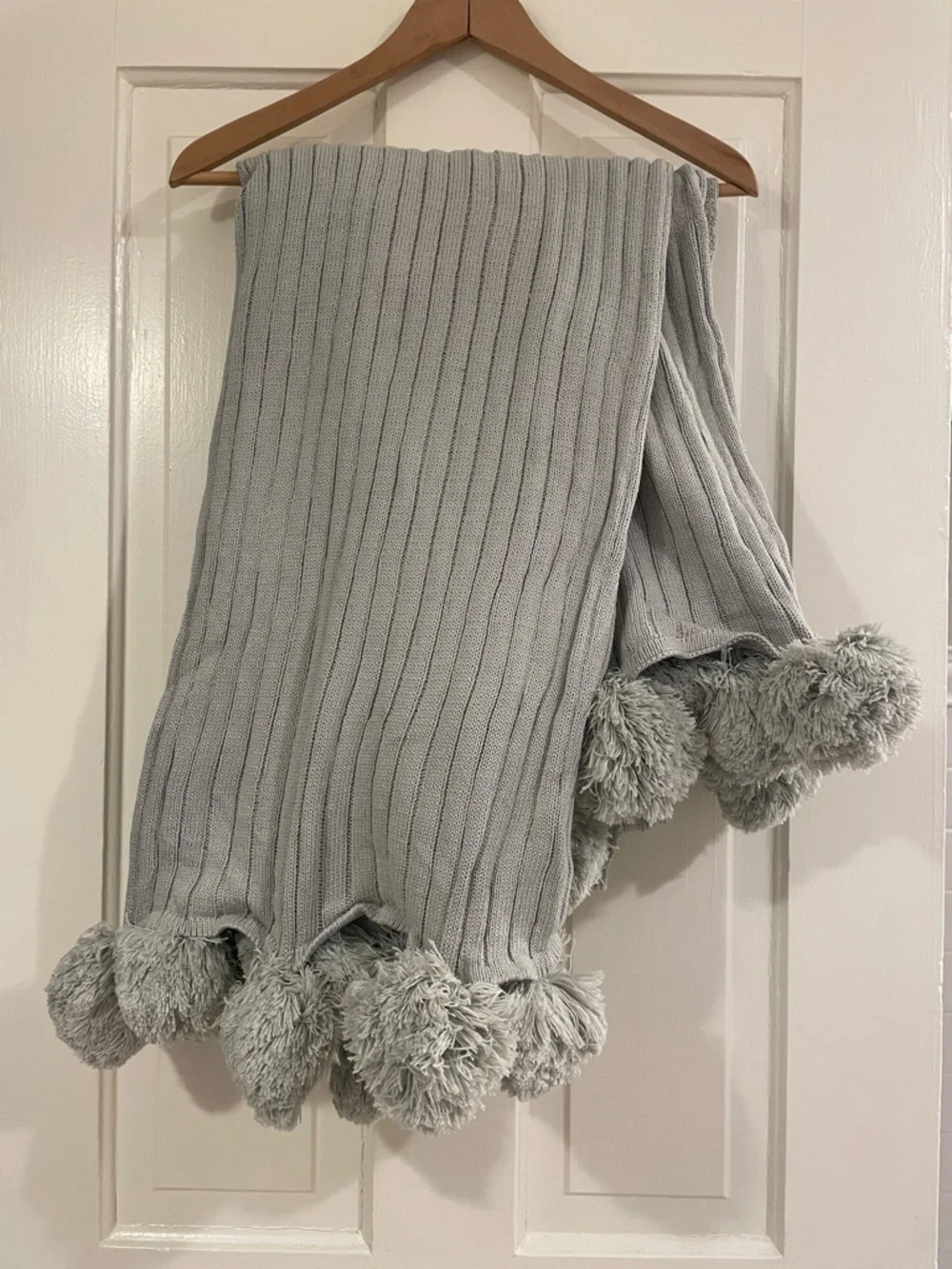 Cozy Ribbed Knit Throw Blanket with Pom-Pom Fringe - Light Gray